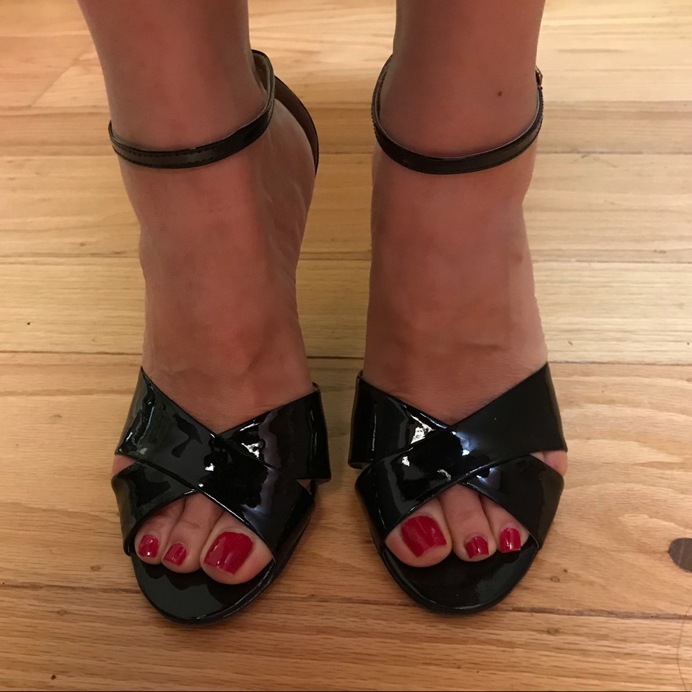 Pour La Victoire high heels, black patent leather.